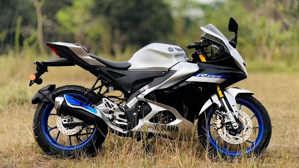Yamaha R15 V4 - Stylish Sportbike With Advanced Features and Great ...