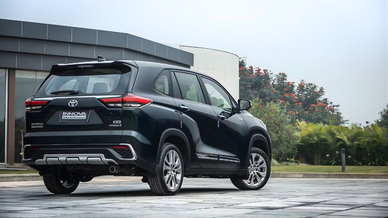 Toyota Innova HyCross