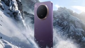Purple Vivo Y600 smartphone standing upright amidst snowy mountain terrain and icy water splashes, highlighting its launch date of October 30 with a 10000mAh battery.